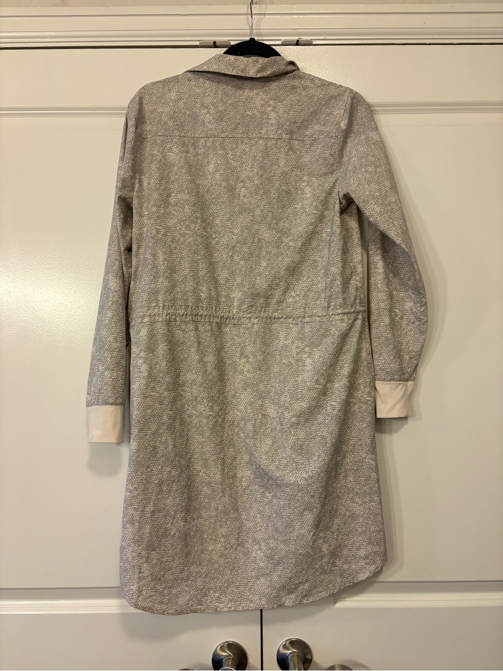 Athleta Light Gray Patterned Long Sleeve Drawstring Shirt Dress - Picture 4 of 4